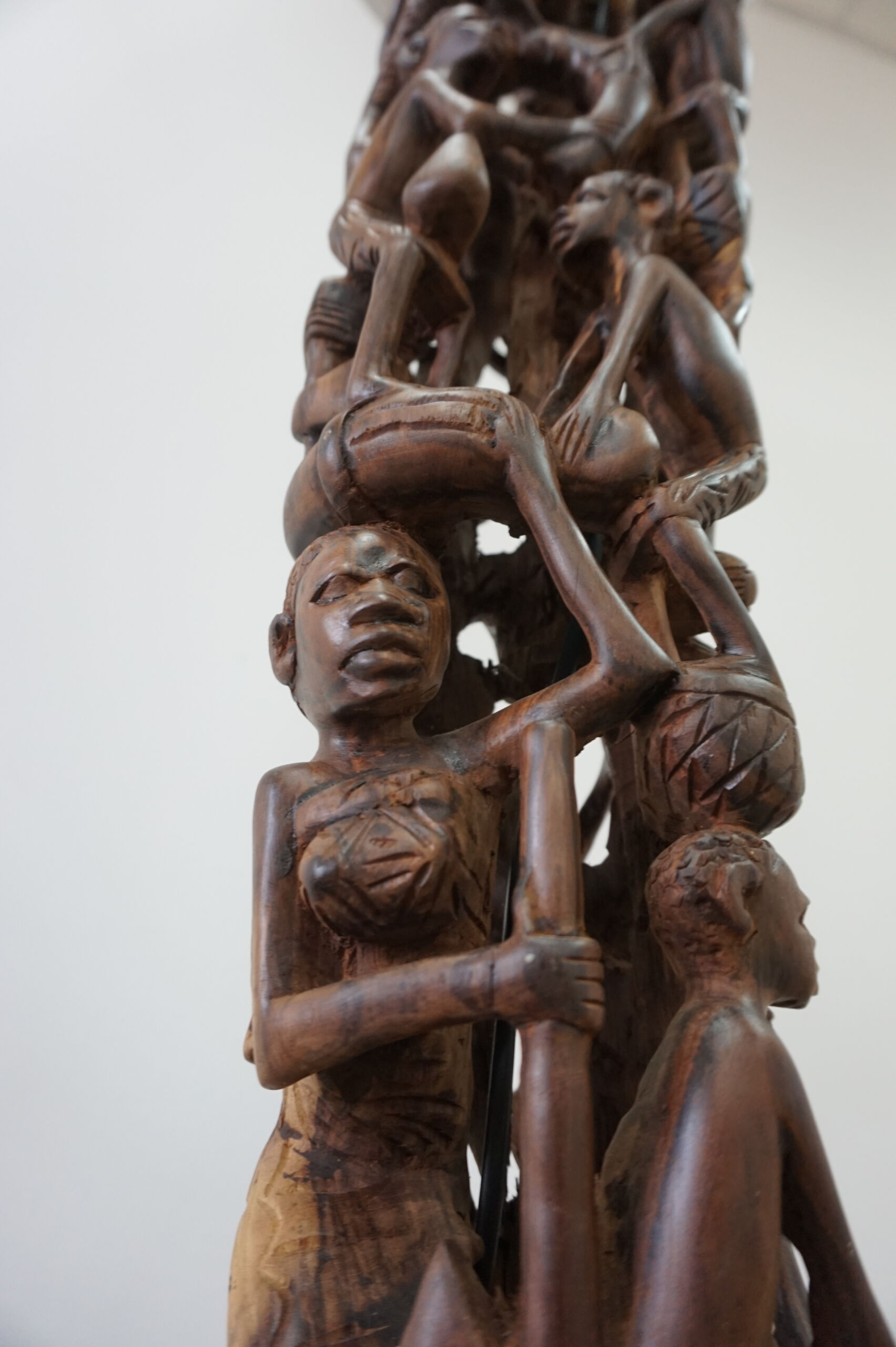 Makonde Ebony Floor Lamp – Luxury Hand-Carved Tribal Art Lighting for Dubai Interiors

مصباح أرضي ماكوندي من خشب الأبنوس – إضاءة قبلية فاخرة محفورة يدويًا تناسب ديكورات دبي